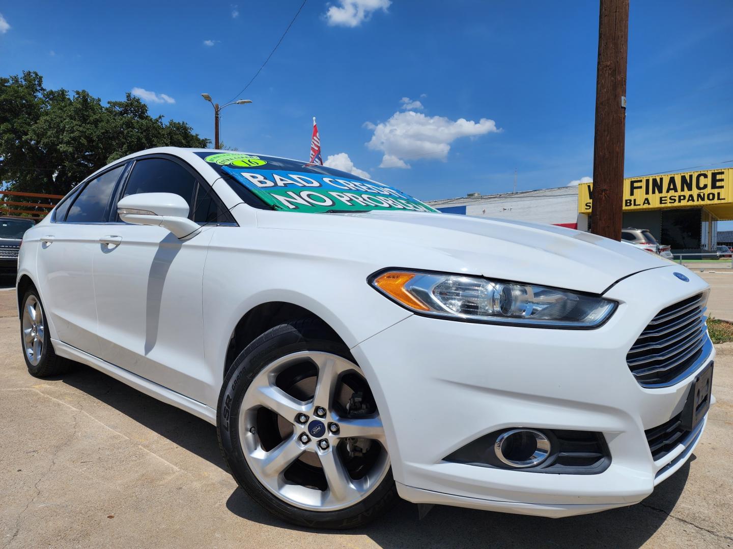 2016 WHITE /BLACK FORD FUSION SE SE ECOBOOST (3FA6P0HD5GR) , AUTO transmission, located at 2660 S.Garland Avenue, Garland, TX, 75041, (469) 298-3118, 32.885551, -96.655602 - Welcome to DallasAutos4Less, one of the Premier BUY HERE PAY HERE Dealers in the North Dallas Area. We specialize in financing to people with NO CREDIT or BAD CREDIT. We need proof of income, proof of residence, and a ID. Come buy your new car from us today!! This is a Super Clean 2016 FORD FUSIO - Photo#0